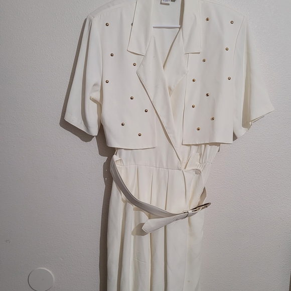 Elegant White High Low Dress with Gold Accents - Picture 5 of 7